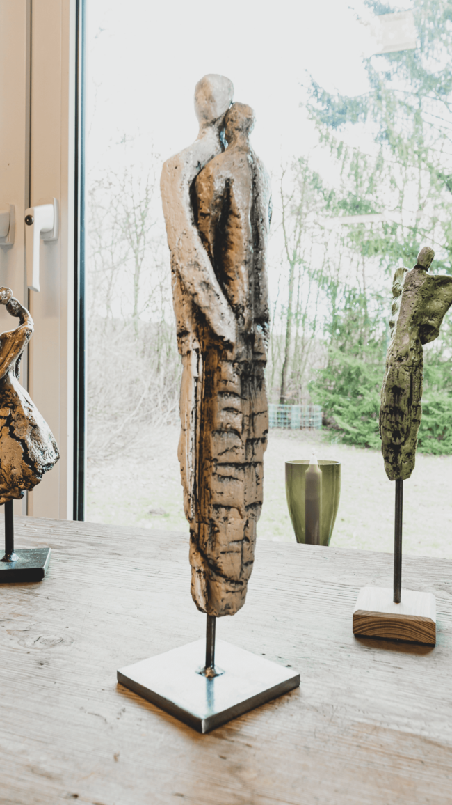 Tonskulptur | umschlungenes Hochzeitspaar