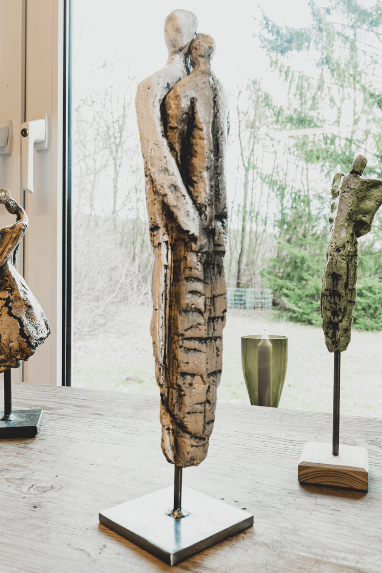 Tonskulptur | umschlungenes Hochzeitspaar